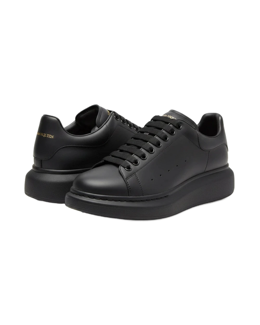 Alexander McQueen Oversized Sneaker – Black Luxury Craftsmanship & Urban Style