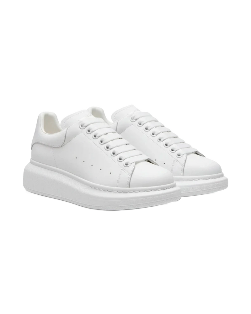 Alexander McQueen Oversized Sneaker – White Luxury Craftsmanship & Urban Style