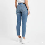 Alexander McQueen Oversized Sneaker – White Luxury Craftsmanship & Urban Style