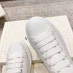 Alexander McQueen Oversized Sneaker – White Luxury Craftsmanship & Urban Style