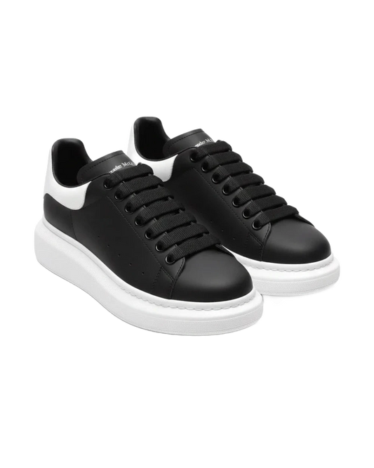 Alexander McQueen Oversized Sneaker – Black/white Luxury Craftsmanship & Urban Style
