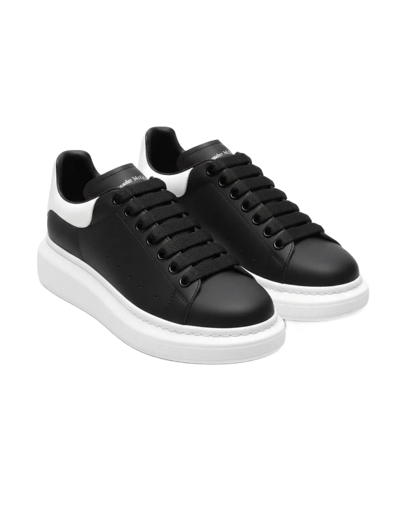Alexander McQueen Oversized Sneaker – Black/white Luxury Craftsmanship & Urban Style