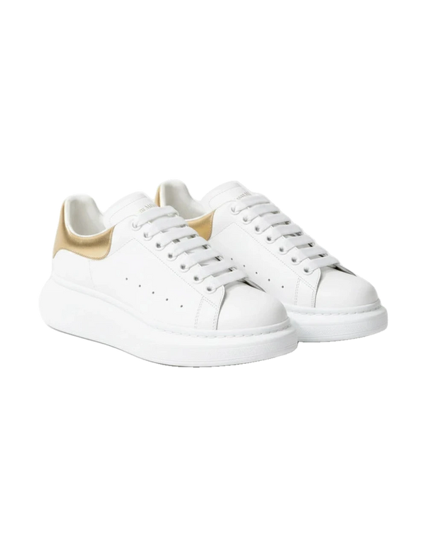 Alexander McQueen Oversized Sneaker – White/gold Luxury Craftsmanship & Urban Style