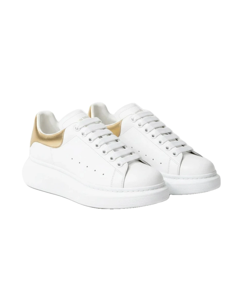 Alexander McQueen Oversized Sneaker – White/gold Luxury Craftsmanship & Urban Style