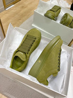 Alexander McQueen Oversized Sneaker – Olive Green Luxury Craftsmanship & Urban Style