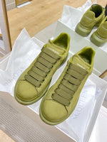 Alexander McQueen Oversized Sneaker – Olive Green Luxury Craftsmanship & Urban Style