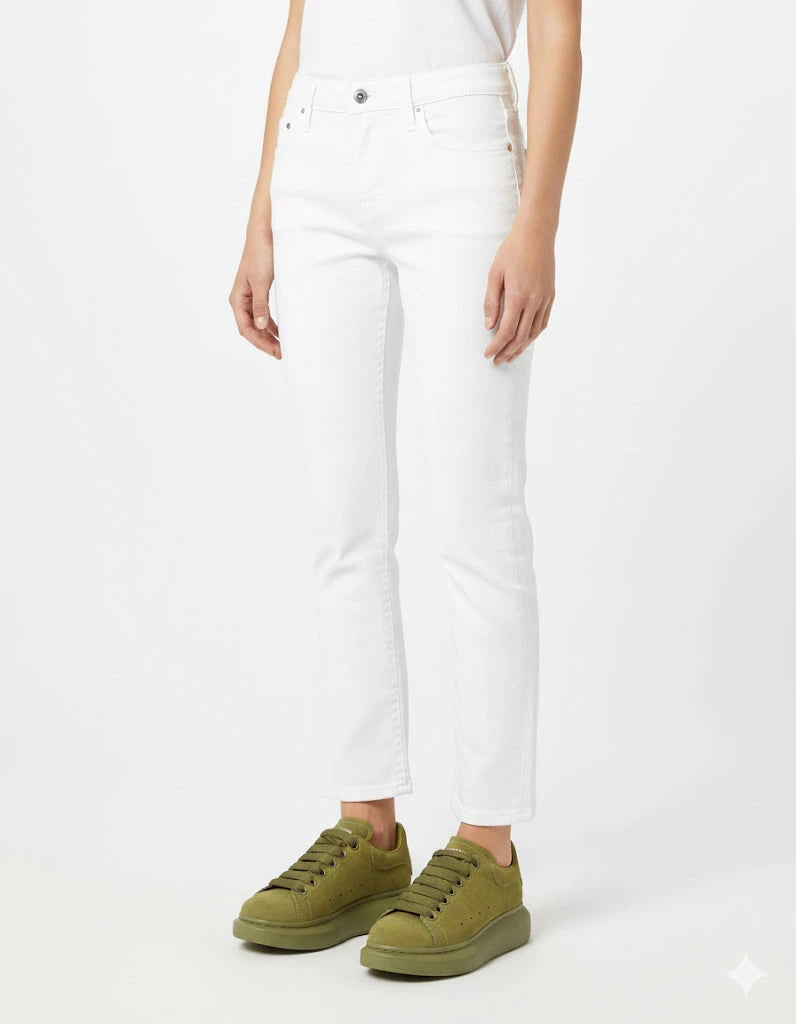 Alexander McQueen Oversized Sneaker – Olive Green Luxury Craftsmanship & Urban Style