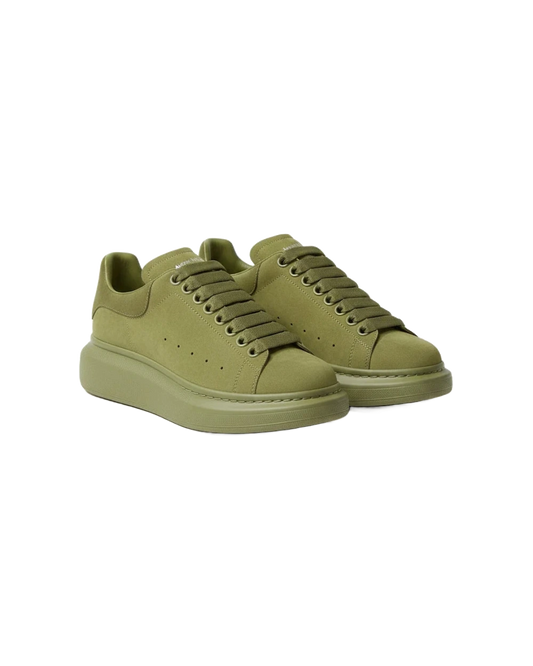 Alexander McQueen Oversized Sneaker – Olive Green Luxury Craftsmanship & Urban Style