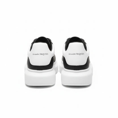 Alexander McQueen Sneaker Oversize – Nero/bianco Artigianato di lusso e stile urbano