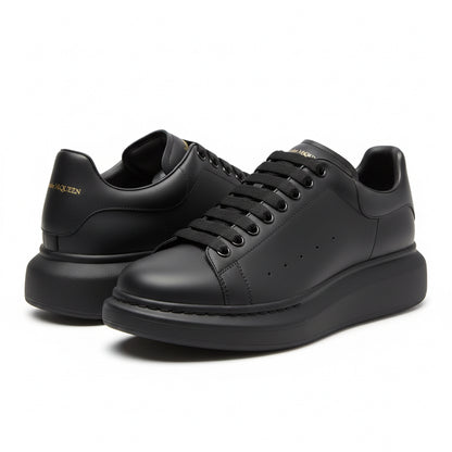 Alexander McQueen Oversized Sneaker – Black
Luxury Craftsmanship & Urban Style