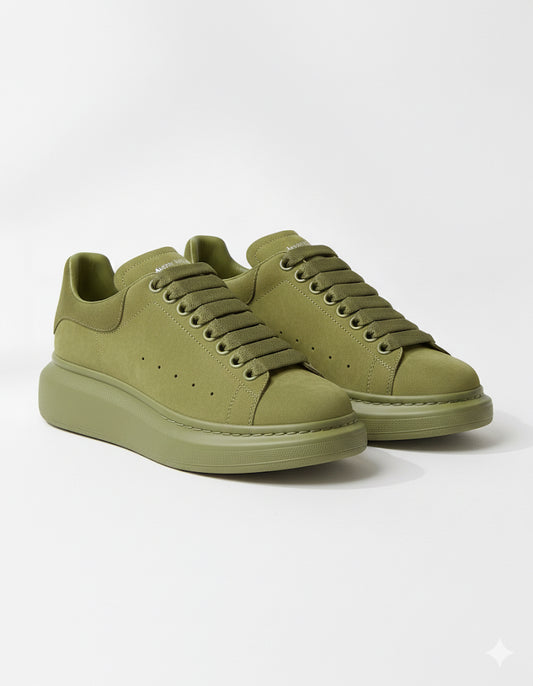Alexander McQueen Oversized Sneaker – Olive Green Luxury Craftsmanship & Urban Style