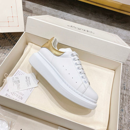 Alexander McQueen Oversized Sneaker – White/gold Luxury Craftsmanship & Urban Style