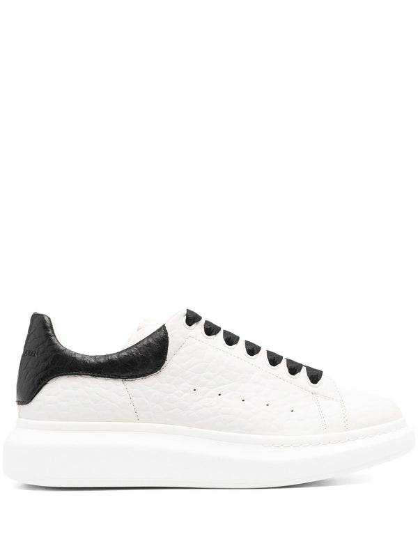 Alexander McQueen Zapatillas Oversized de Cuero – Beige Almendra