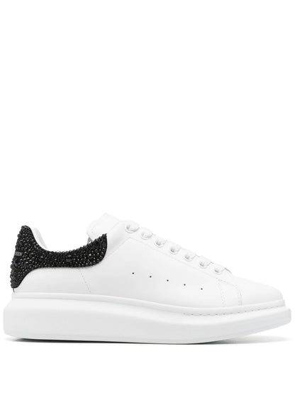 Sneakers Alexander McQueen Oversized bianche con tallone in cristallo