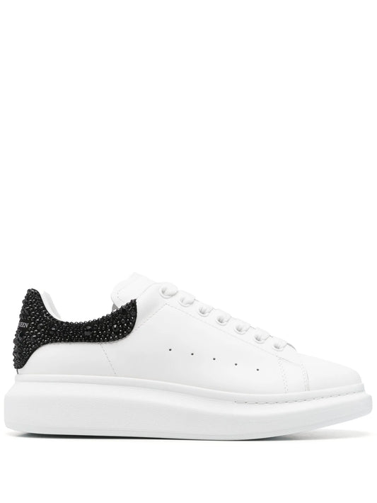 Sneakers Alexander McQueen Oversized bianche con tallone in cristallo