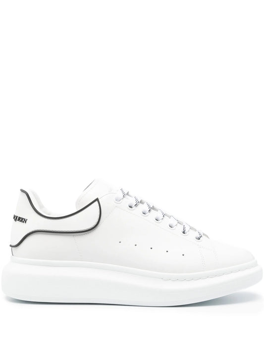 Sneakers Alexander McQueen bianche con tallone e dettagli neri