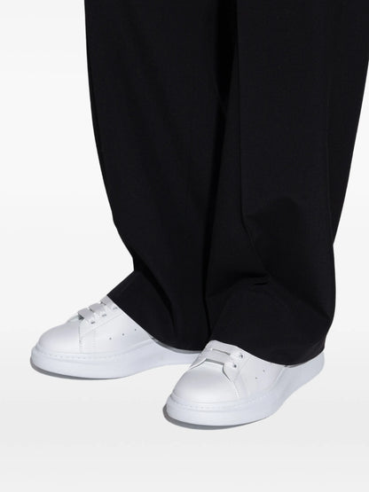 Sneakers Alexander McQueen bianche con tallone in cristallo