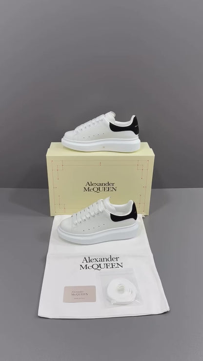 Sneakers Alexander McQueen bianche con tallone nero